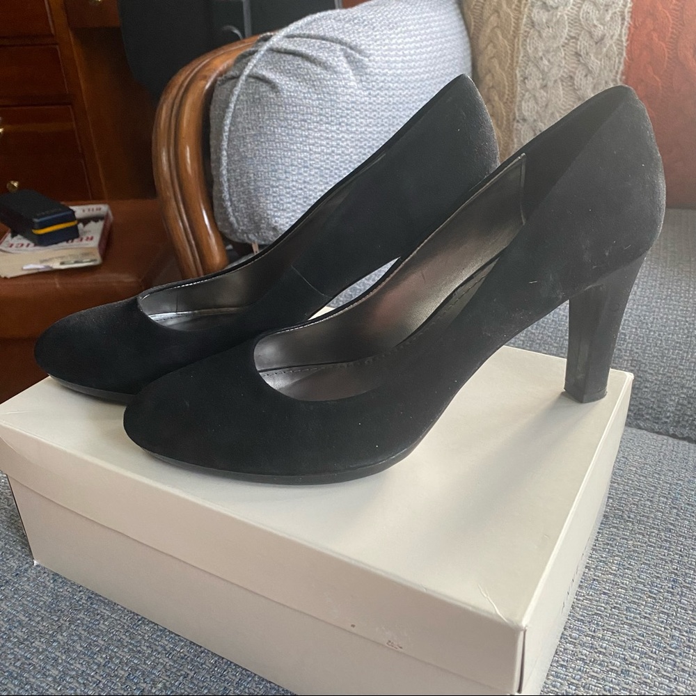 Anne Klein Classic Black Suede Pump Heel